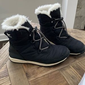 WHITNEY SHORT LACE BOOT Sorel size 6 youth